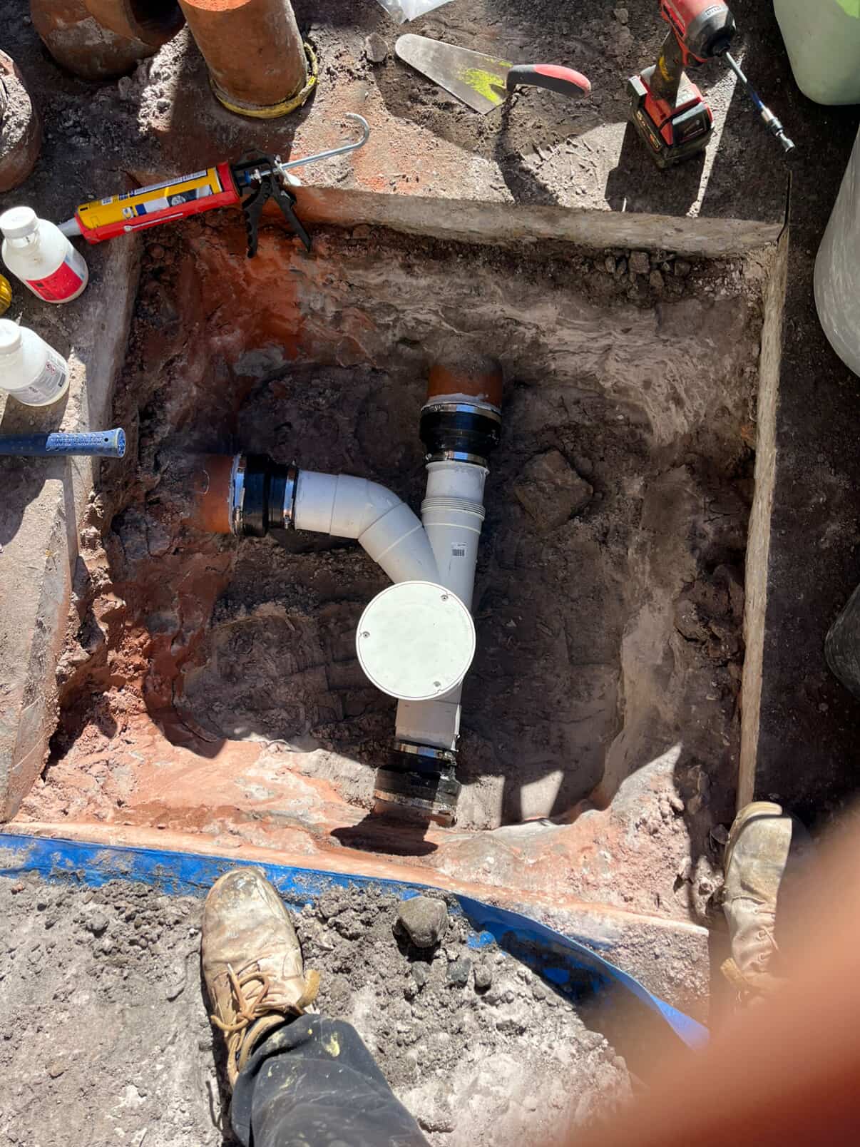 Underworld Plumbing 3 Sydney plumber fixing blocked drain